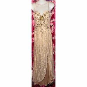 🤍 Dave & Johnny Beaded Lace Prom Dress